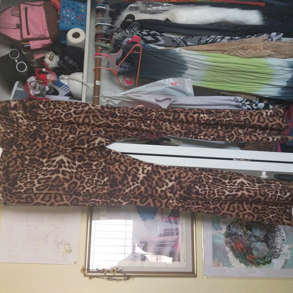 Leopard print casual leggings with flared legs from no boundaries, 32 inseam lg